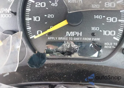 2000 Chevrolet Silverado 1500 C1500 z USA, uszkodzony, nr VIN 1GCEC14W1YZ152507